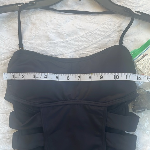 Kenneth Cole Reaction Black 1 pc. Bathing suit. Adjustable and extra strap Small - Picture 7 of 12